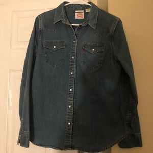 Classic Women’s Levi’s  Blue Denim Shirt Size M